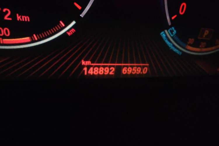 Used BMW X5 2013 xDrive35i Luxury Edition Odometer Close Up