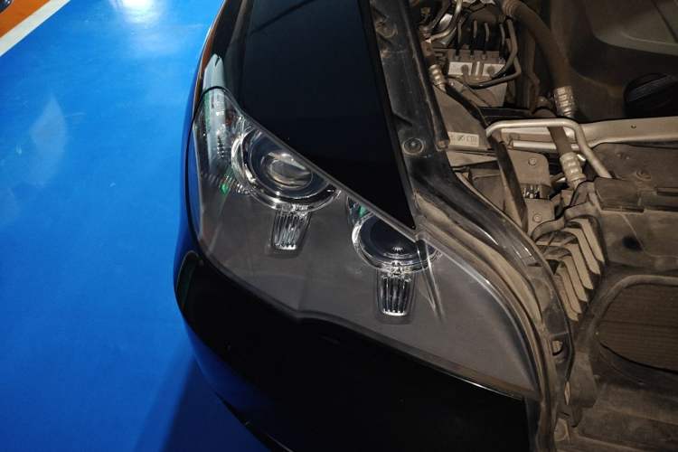 Used BMW X5  Right Front Headlight