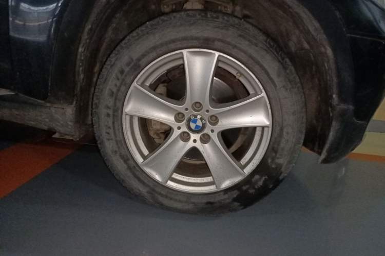 Used BMW X5 2013 xDrive35i Leading Model Right Front Wheel Hub