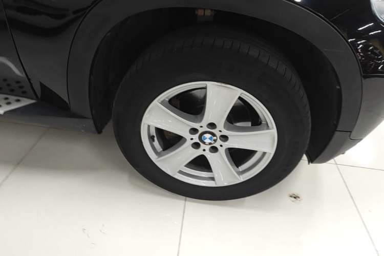 Used BMW X5  Right Front Wheel Hub