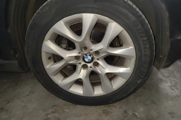 Used BMW X5 2013 xDrive35i Luxury Model Right Front Wheel Hub