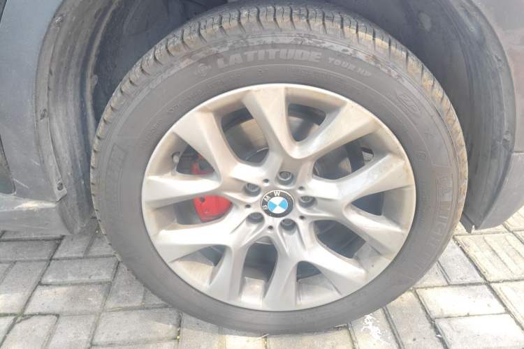 Used BMW X5 2013 xDrive35i Luxury Edition Right Front Wheel Hub