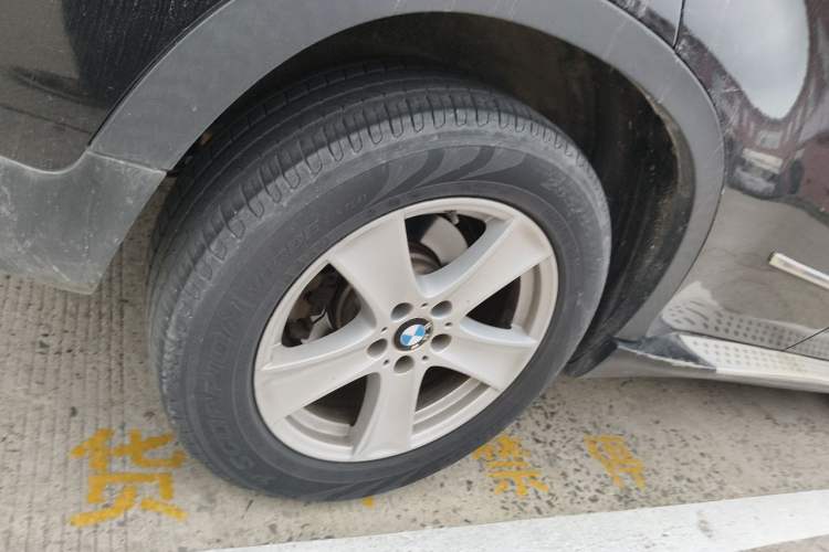Used BMW X5  Right Front Wheel Hub