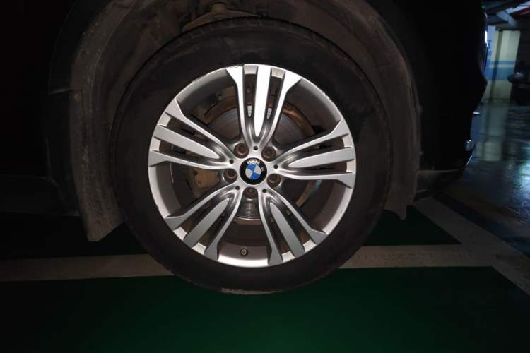 Used BMW X5 2013 xDrive35i Leading Model Right Front Wheel Hub