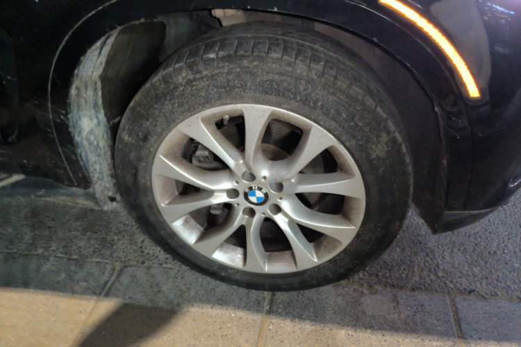 Used BMW X5  Right Front Wheel Hub