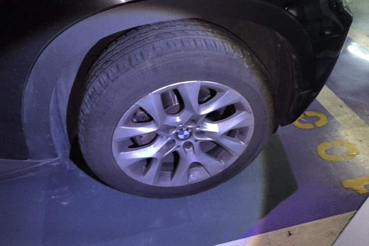 Used BMW X5 2013 xDrive35i Leading Model Right Front Wheel Hub