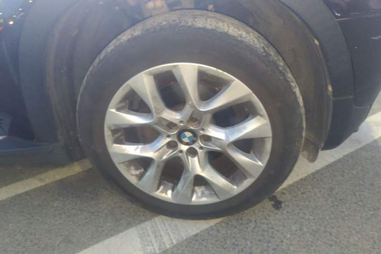 Used BMW X5 2013 xDrive35i Luxury Model Right Front Wheel Hub