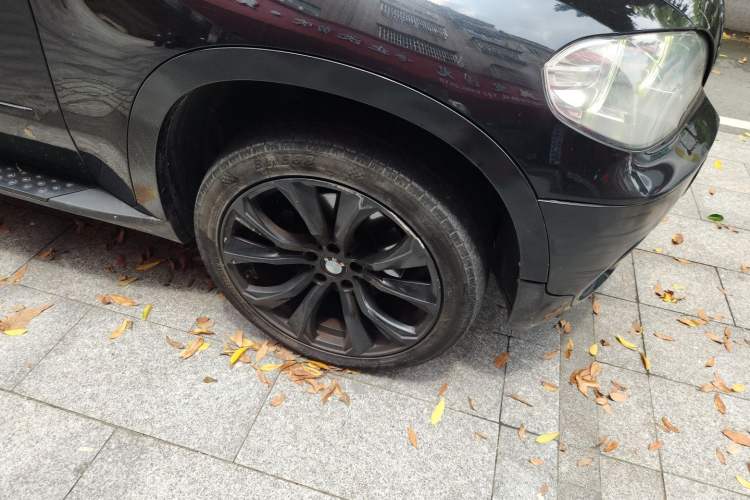 Used BMW X5  Right Front Wheel Hub