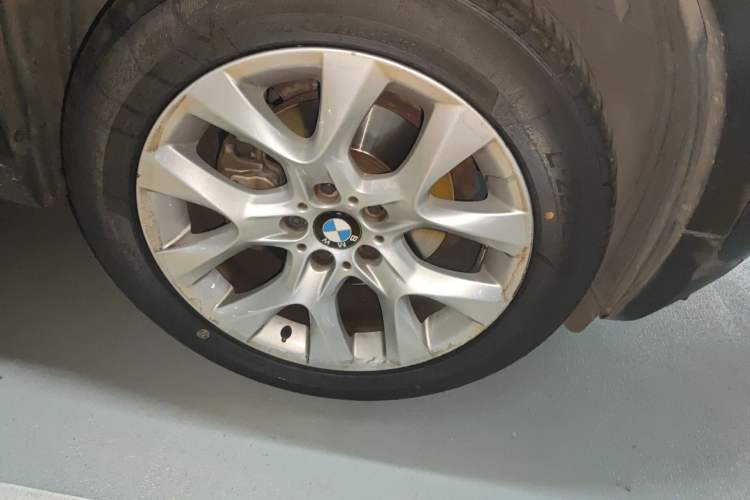 Used BMW X5 2013 xDrive35i Luxury Edition Right Front Wheel Hub