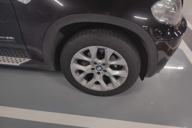 Used BMW X5 2013 xDrive35i Luxury Edition Right Front Wheel Hub