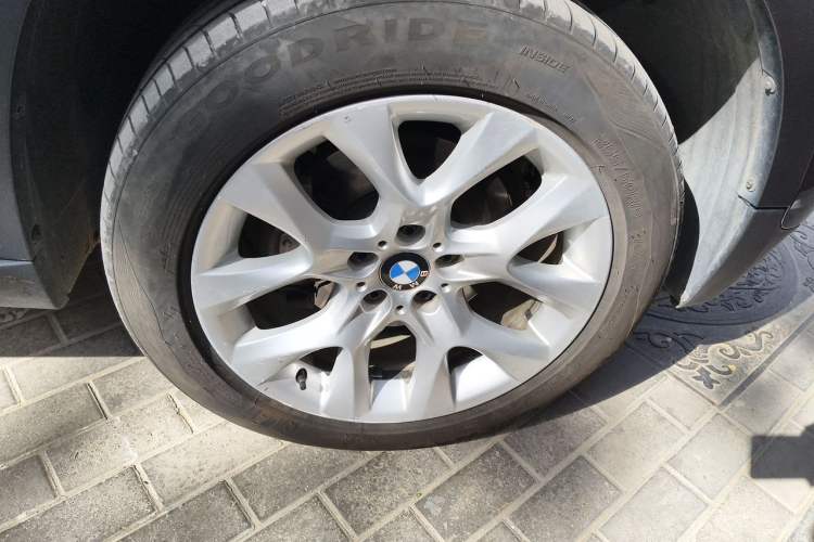 Used BMW X5 2013 xDrive35i Leading Model Right Front Wheel Hub