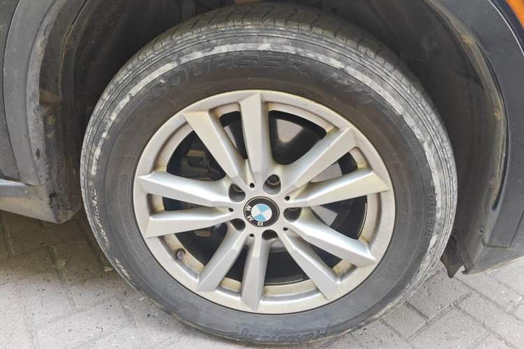 Used BMW X5  Right Front Wheel Hub