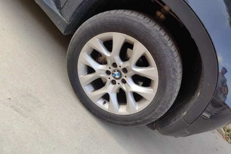 Used BMW X5 2013 xDrive35i Luxury Model Right Front Wheel Hub