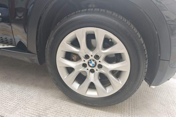 Used BMW X5 2013 xDrive35i Luxury Model Right Front Wheel Hub