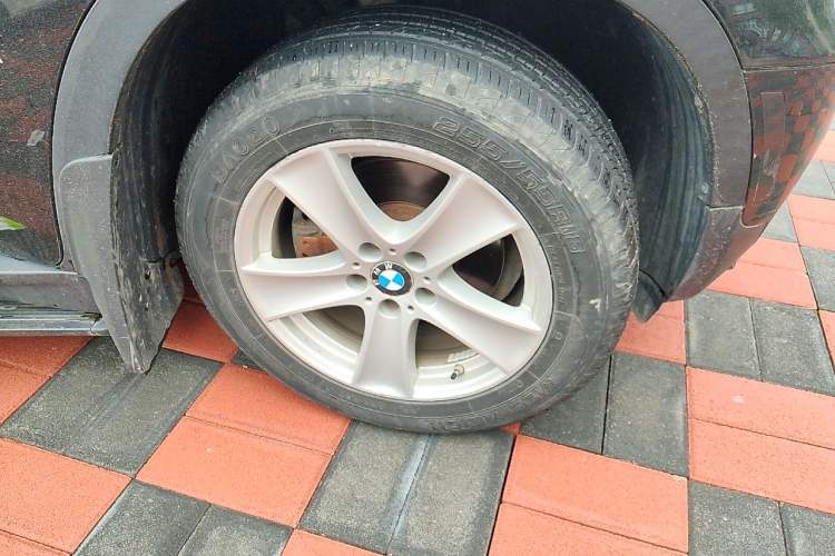 Used BMW X5  Right Front Wheel Hub