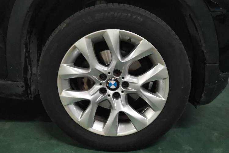 Used BMW X5 2013 xDrive35i Luxury Edition Right Front Wheel Hub