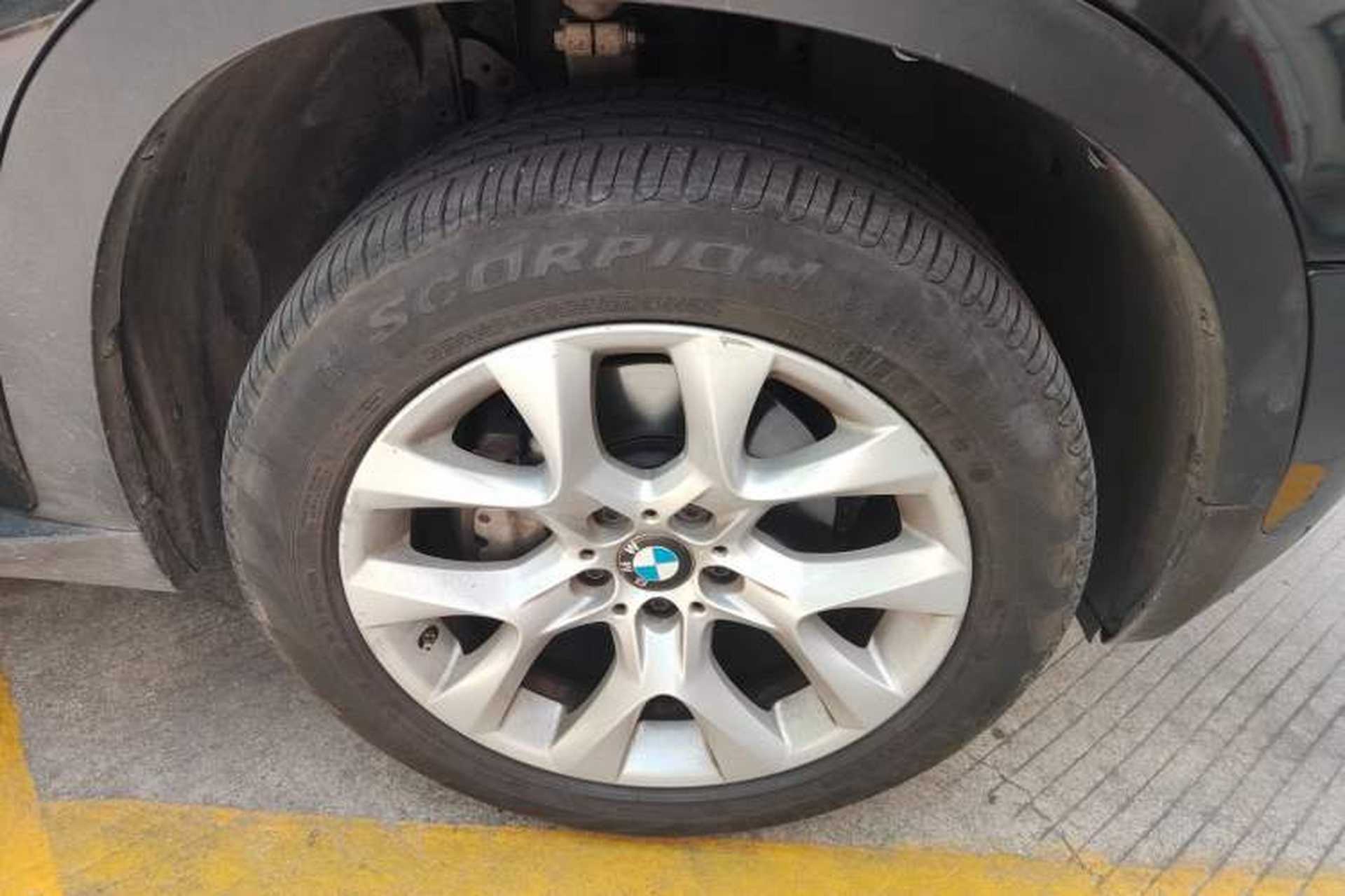 Used BMW X5 2013 xDrive35i Luxury Edition Right Front Wheel Hub