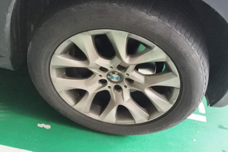 Used BMW X5  Right Front Wheel Hub