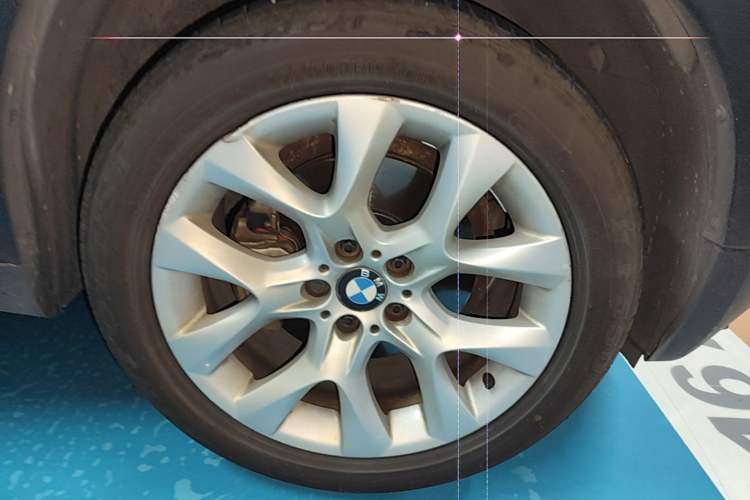 Used BMW X5 2013 xDrive35i Luxury Model Right Front Wheel Hub