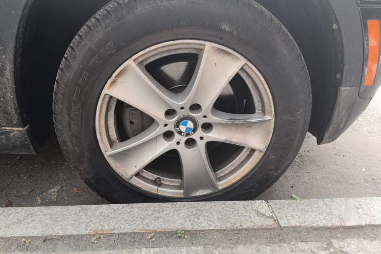 Used BMW X5 2013 xDrive35i Leading Model Right Front Wheel Hub