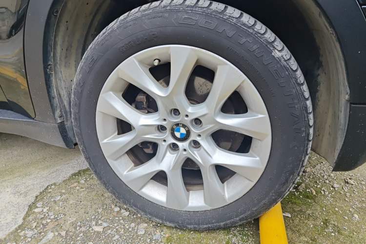 Used BMW X5 2013 xDrive35i Luxury Edition Right Front Wheel Hub