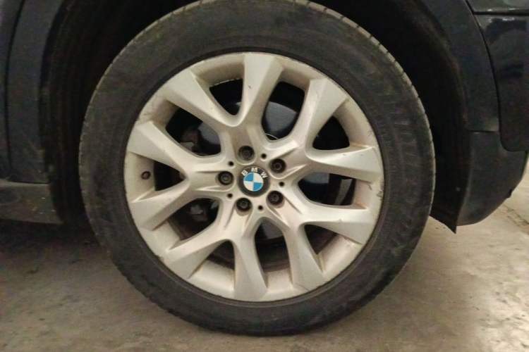 Used BMW X5 2013 xDrive35i Luxury Model Right Front Wheel Hub