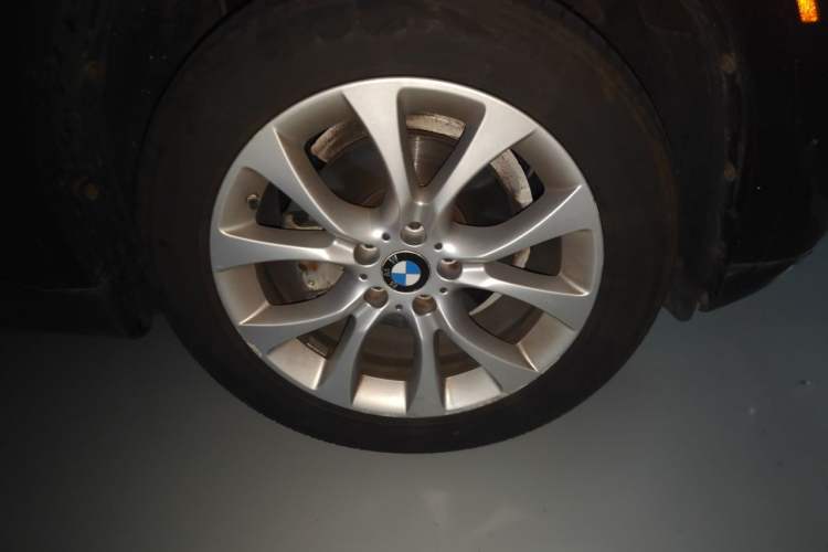 Used BMW X5 2013 xDrive35i Luxury Edition Right Front Wheel Hub