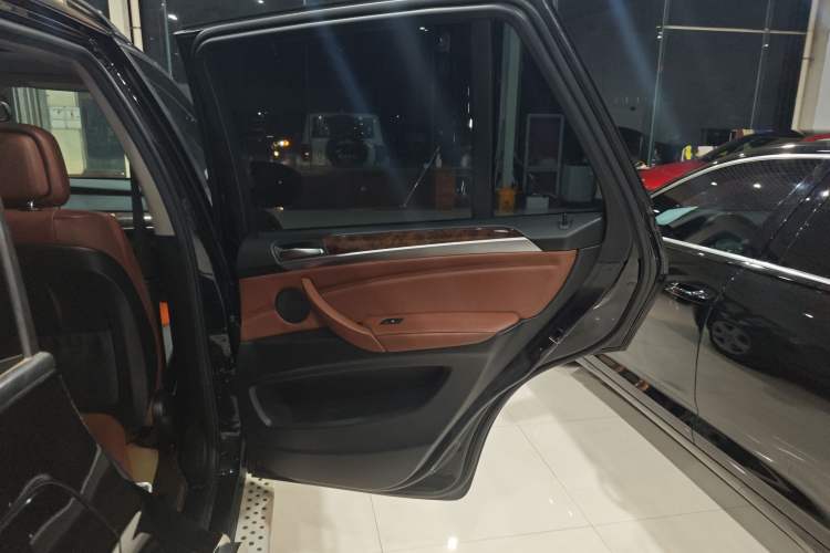 Used BMW X5 2013 xDrive35i U.S. specification Right Rear Door Interior