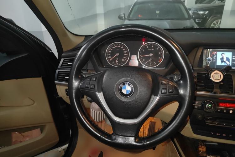 Used BMW X5 2013 xDrive35i Luxury Model Steering Wheel