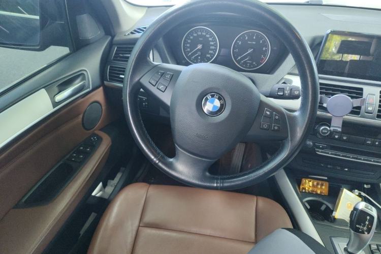 Used BMW X5 2013 xDrive35i Leading Model Steering Wheel