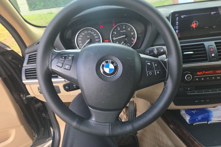 Used BMW X5 2013 xDrive35i Leading Model Steering Wheel