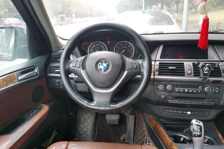 Used BMW X5 2013 xDrive35i Luxury Model Steering Wheel