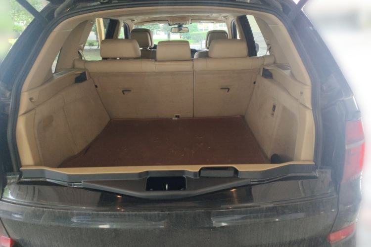 Used BMW X5 2013 xDrive35i U.S. specification Trunk