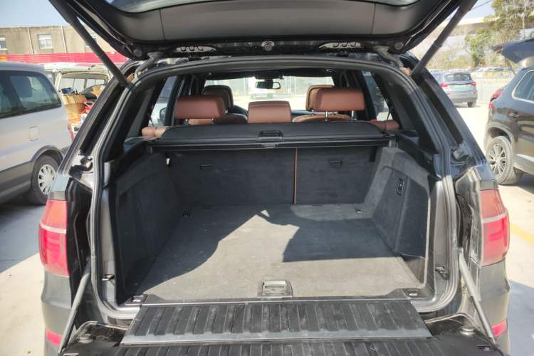 Used BMW X5 2013 xDrive35i Leading Model Trunk