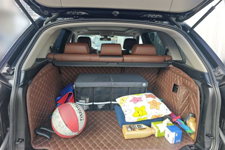 Used BMW X5 2013 xDrive35i U.S. specification Trunk