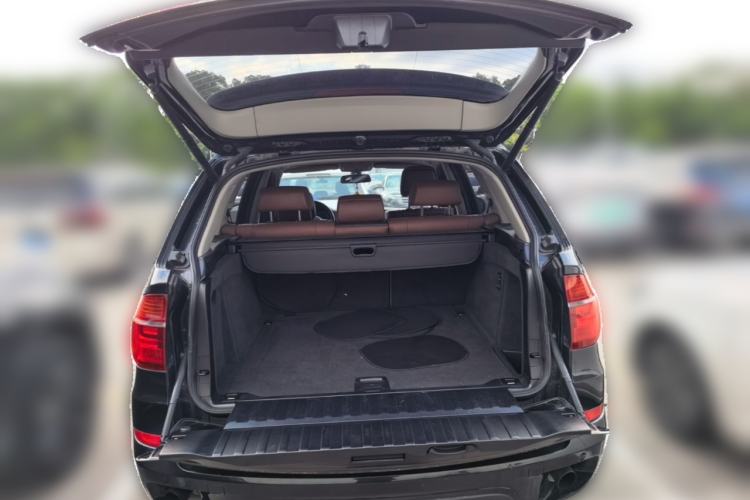 Used BMW X5 2013 xDrive35i Leading Model Trunk