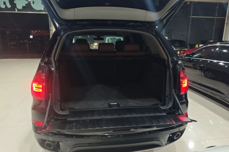 Used BMW X5 2013 xDrive35i U.S. specification Trunk