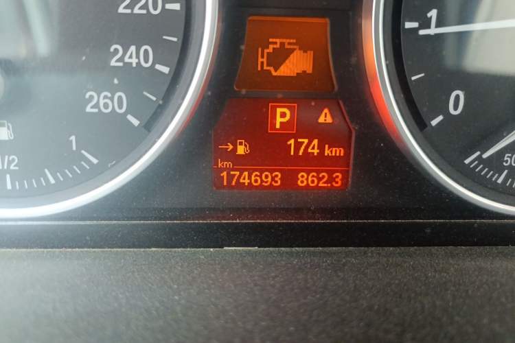 Used BMW X5 2013 xDrive35i Leading Model Odometer Close Up