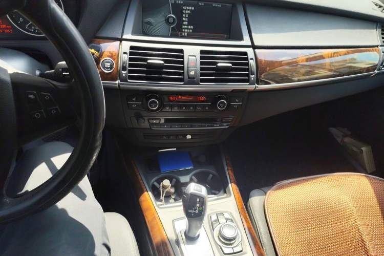 Used BMW X5  Audio And AC Panel