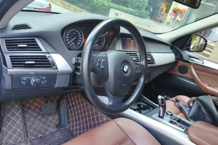 Used BMW X5 2013 xDrive35i Leading Model Center Console