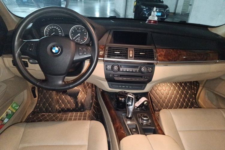 Used BMW X5 2013 xDrive35i Leading Model Center Console