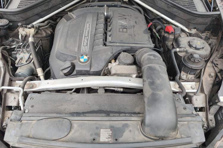 Used BMW X5 2013 xDrive35i Leading Model Engine Bay