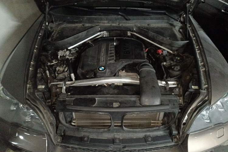 Used BMW X5 2013 xDrive35i Leading Model Engine Bay