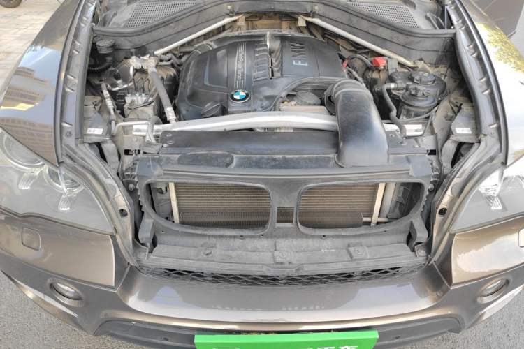 Used BMW X5 2013 xDrive35i Leading Model Engine Bay
