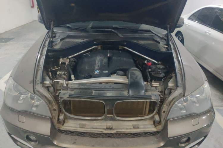 Used BMW X5 2013 xDrive35i Leading Model Engine Bay