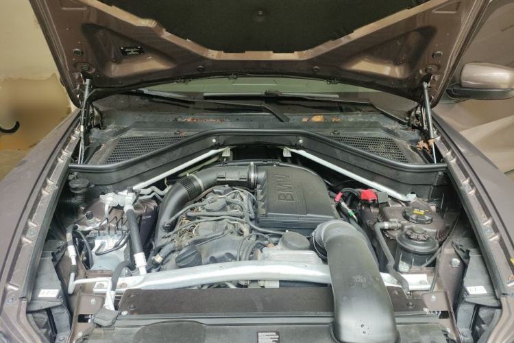 Used BMW X5 2013 xDrive35i Leading Model Engine Bay