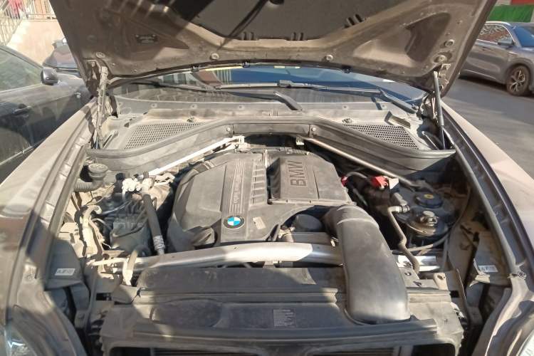 Used BMW X5 2013 xDrive35i Leading Model Engine Bay