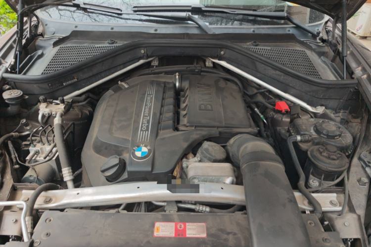 Used BMW X5 2013 xDrive35i U.S. specification Engine Bay