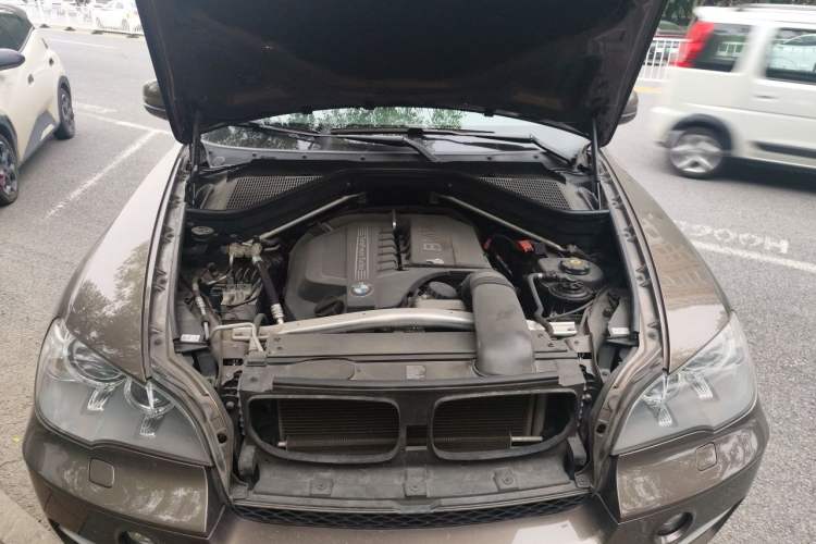 Used BMW X5 2013 xDrive35i Leading Model Engine Bay