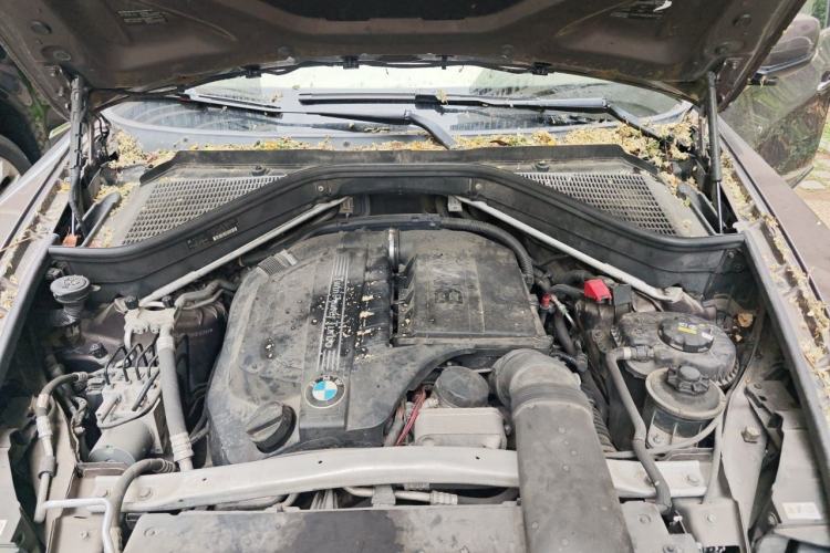 Used BMW X5 2013 xDrive35i U.S. specification Engine Bay